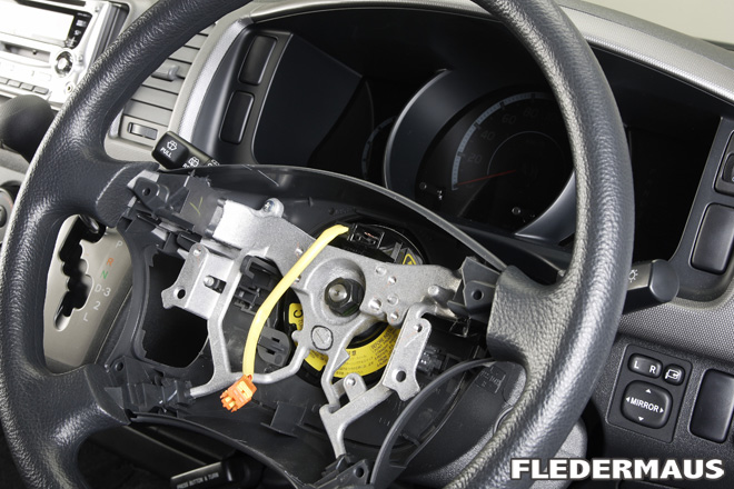 FLEDERMAUS フレーダーマウス ウッド調 ステアリング ハイエース200系 1-3型 ハンドルホイール ステアリングホイール スポー  内装用品